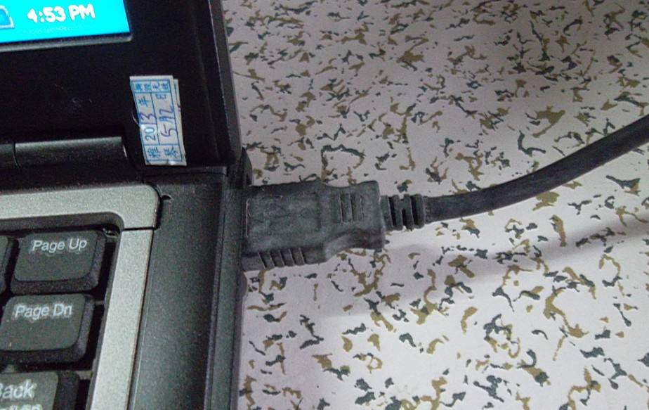 connect-usb-cable-to-the-computer-4
